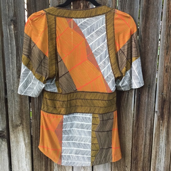 BCBGMAXAZRIA Beautiful V-Neck Top - Picture 2 of 7